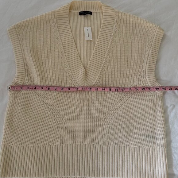 NWT Banana Republic Oversized Washable Merino Wool Sweater Vest - Picture 4 of 9